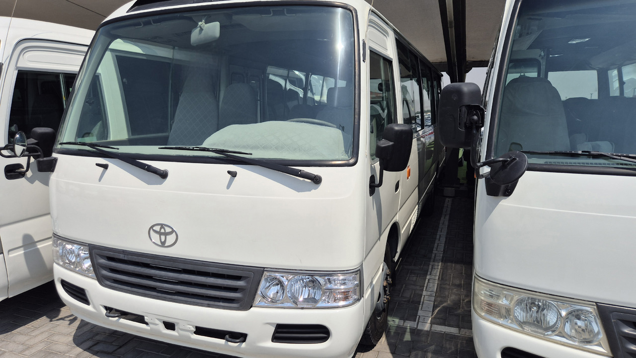 TOYOTA Coaster ... 30 places ... Climatisé - Minibusz, Kisbusz: 1 kép. TOYOTA Coaster ... 30 places ... Climatisé - Minibusz, Kisbusz: 1 kép.
