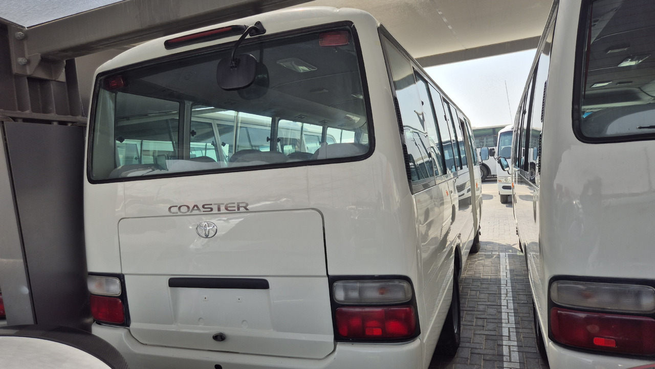 TOYOTA Coaster ... 30 places ... Climatisé - Minibusz, Kisbusz: 2 kép. TOYOTA Coaster ... 30 places ... Climatisé - Minibusz, Kisbusz: 2 kép.