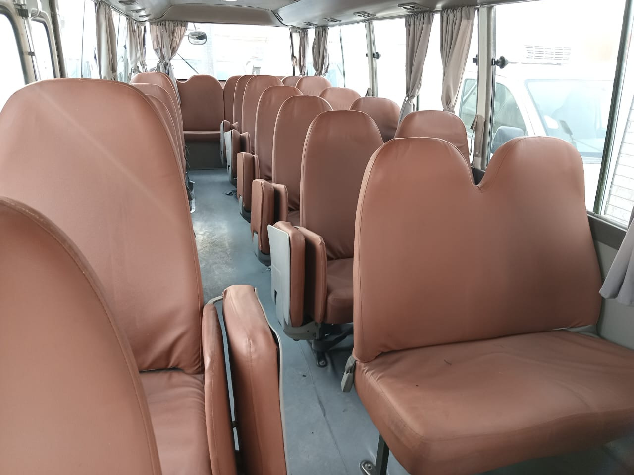 TOYOTA Coaster ... 30 places - diesel - climatisé ... BELGIQUE.. - Minibusz, Kisbusz: 4 kép. TOYOTA Coaster ... 30 places - diesel - climatisé ... BELGIQUE.. - Minibusz, Kisbusz: 4 kép.