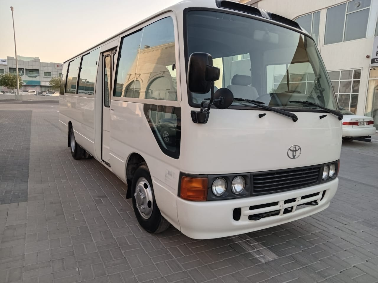 TOYOTA Coaster ... 30 places - diesel - climatisé ... BELGIQUE.. - Minibusz, Kisbusz: 2 kép. TOYOTA Coaster ... 30 places - diesel - climatisé ... BELGIQUE.. - Minibusz, Kisbusz: 2 kép.