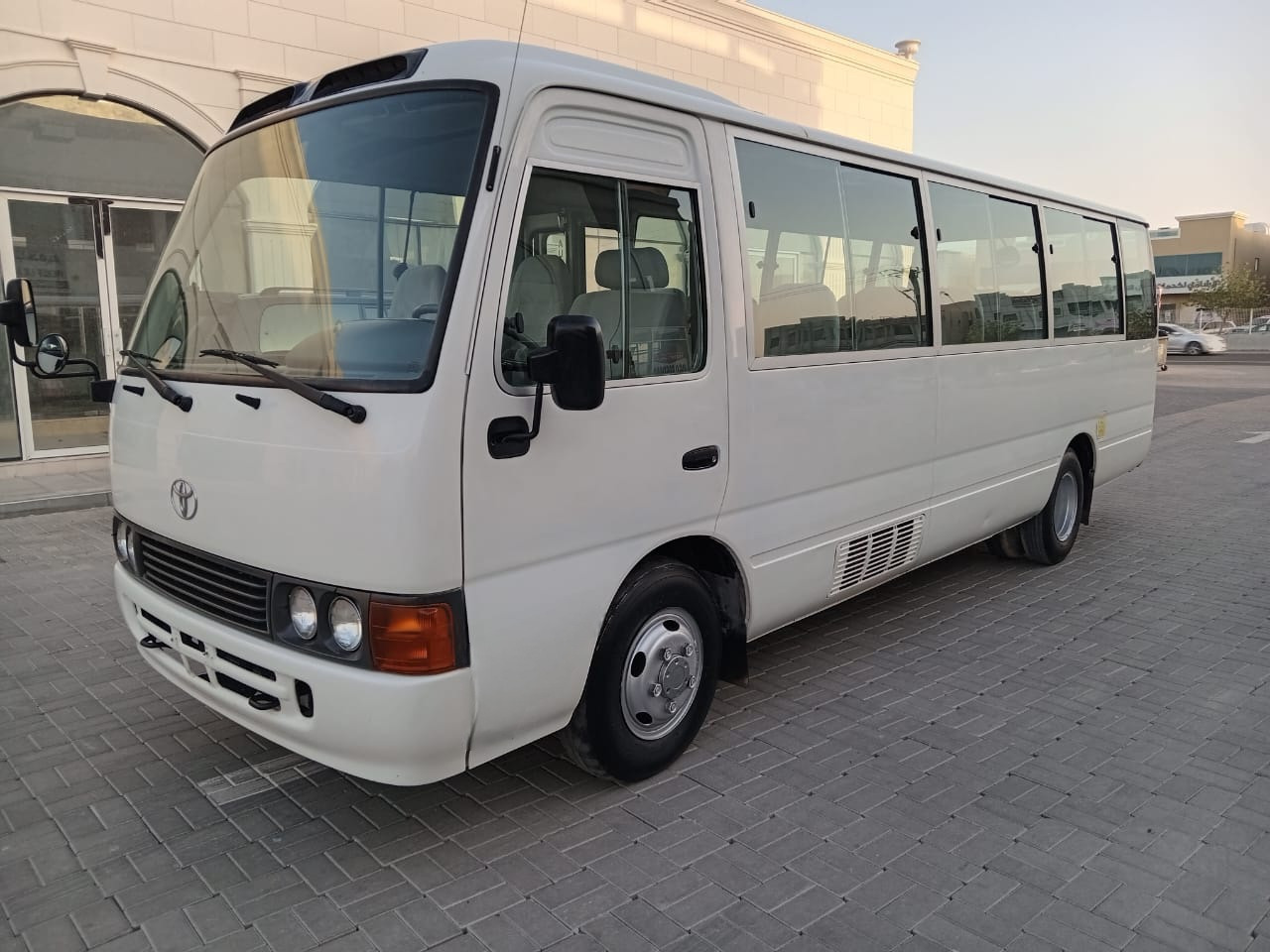 TOYOTA Coaster ... 30 places - diesel - climatisé ... BELGIQUE.. - Minibusz, Kisbusz: 1 kép. TOYOTA Coaster ... 30 places - diesel - climatisé ... BELGIQUE.. - Minibusz, Kisbusz: 1 kép.
