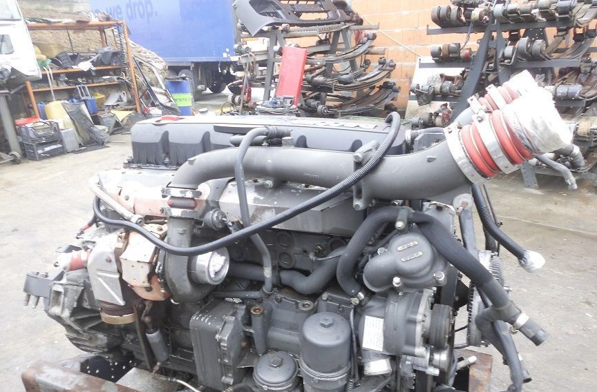 DAF 410 E5 DAF XF 105 - Motor - Teherautó: 2 kép. DAF 410 E5 DAF XF 105 - Motor - Teherautó: 2 kép.