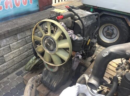 Mercedes-Benz OM904LA Mercedes-Benz truck - Motor - Teherautó: 2 kép. Mercedes-Benz OM904LA Mercedes-Benz truck - Motor - Teherautó: 2 kép.