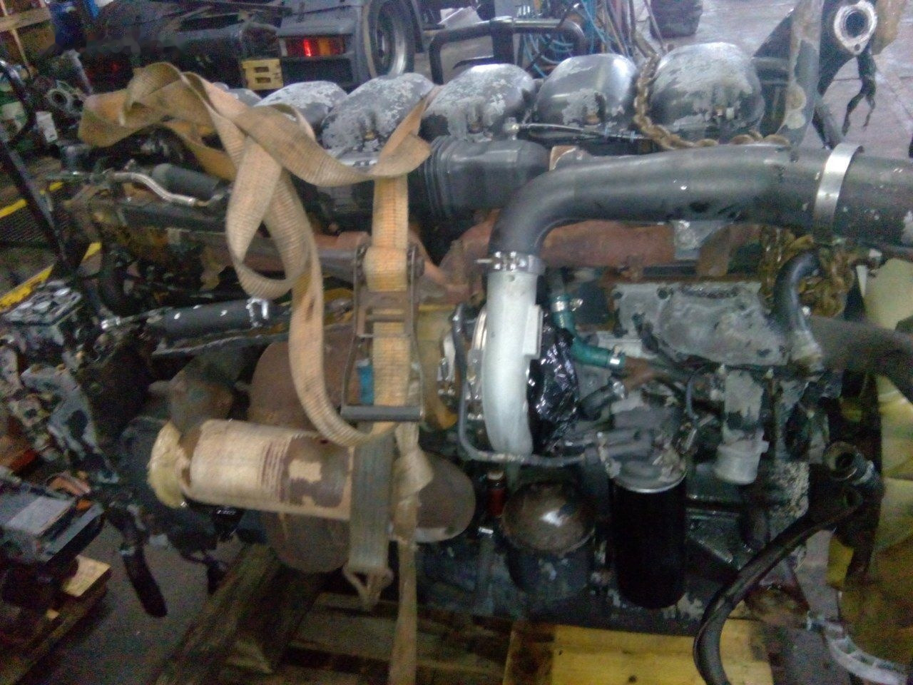 Scania DC1214 HPI E4 Scania R420 - Motor - Teherautó: 2 kép. Scania DC1214 HPI E4 Scania R420 - Motor - Teherautó: 2 kép.