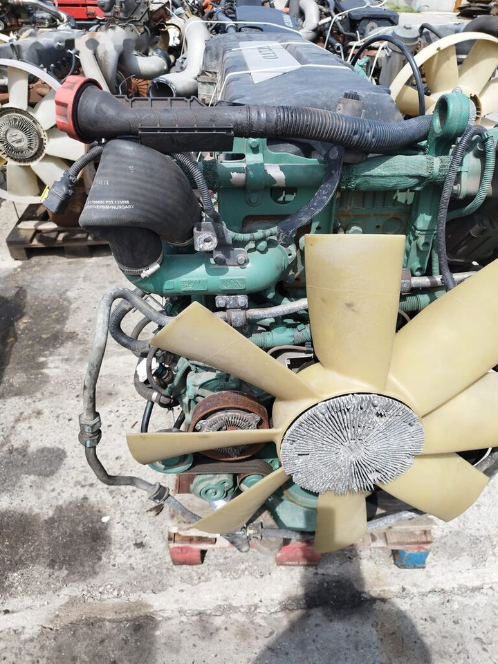 Volvo D13K truck - Motor - Teherautó: 4 kép. Volvo D13K truck - Motor - Teherautó: 4 kép.