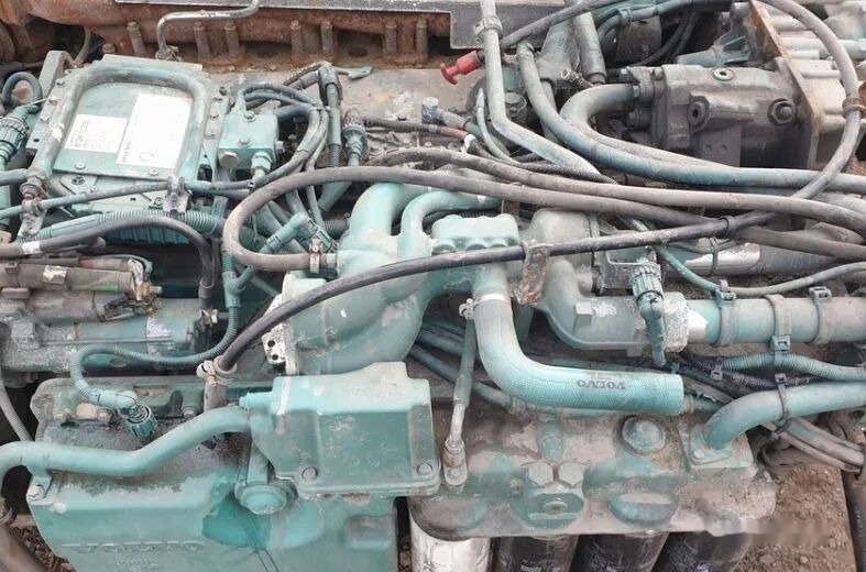 Volvo DH12D , DH12 D for commercial vehicle - Motor - Kisteherautó: 2 kép. Volvo DH12D , DH12 D for commercial vehicle - Motor - Kisteherautó: 2 kép.
