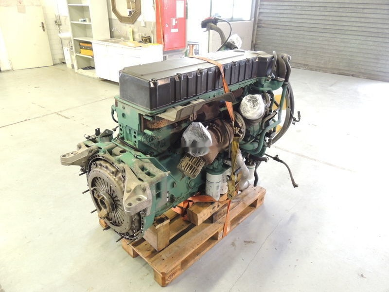 Volvo FH12 460 E3 D12D - Motor - Teherautó: 4 kép. Volvo FH12 460 E3 D12D - Motor - Teherautó: 4 kép.