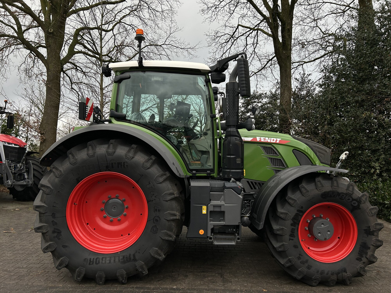 FENDT 724 Vario Gen6 ProfiPlus setting 2 - Traktor: 2 kép. FENDT 724 Vario Gen6 ProfiPlus setting 2 - Traktor: 2 kép.