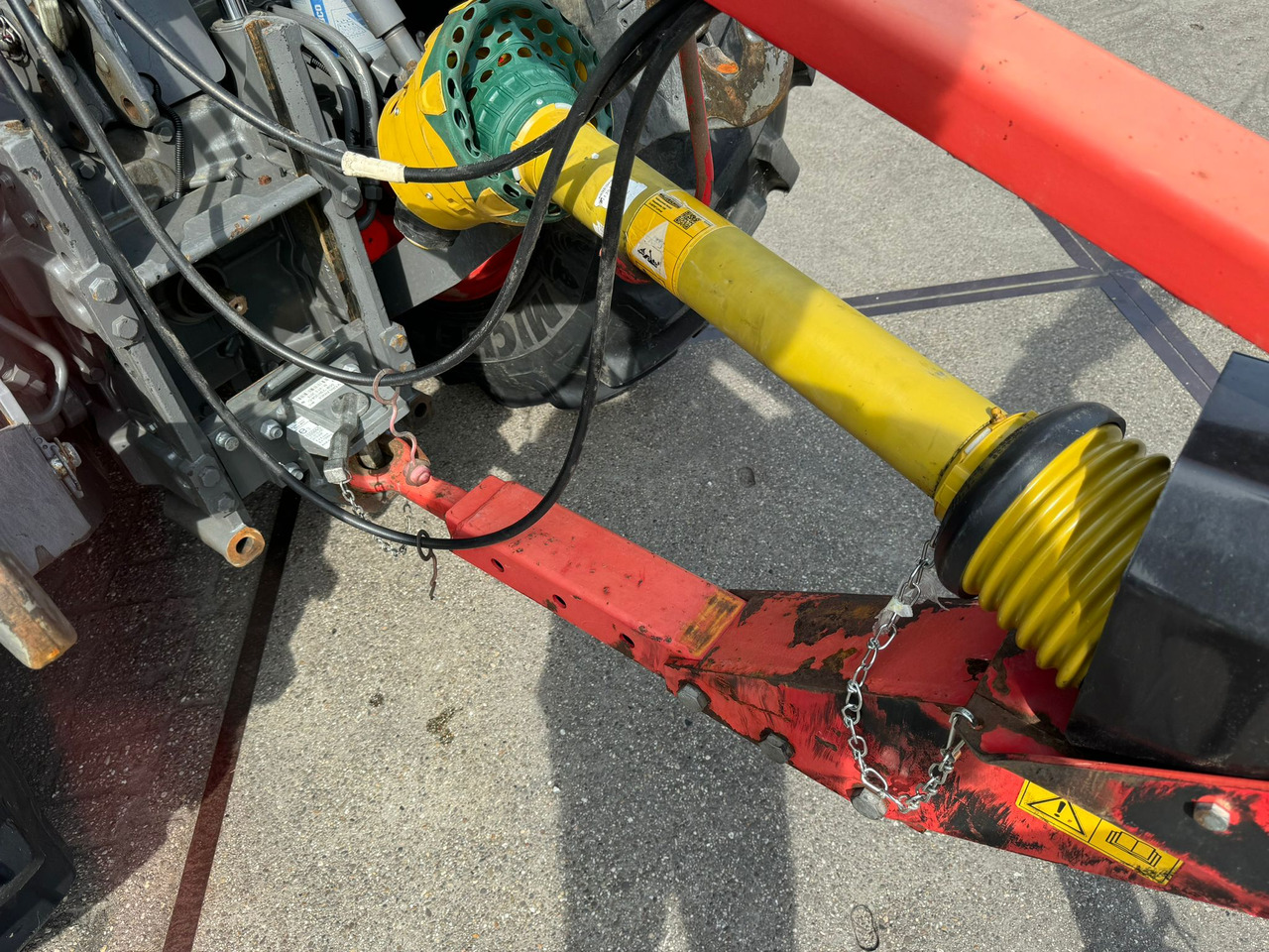 Lely Lotus 1020S - Szénaforgató: 5 kép. Lely Lotus 1020S - Szénaforgató: 5 kép.