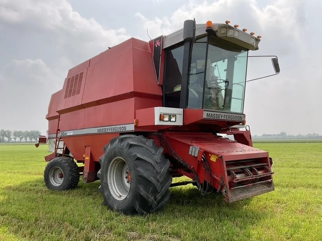 MASSEY FERGUSON 38RS - Kombájn: 3 kép. MASSEY FERGUSON 38RS - Kombájn: 3 kép.