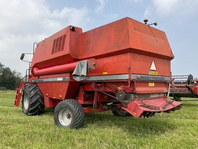 MASSEY FERGUSON 38RS - Kombájn: 5 kép. MASSEY FERGUSON 38RS - Kombájn: 5 kép.