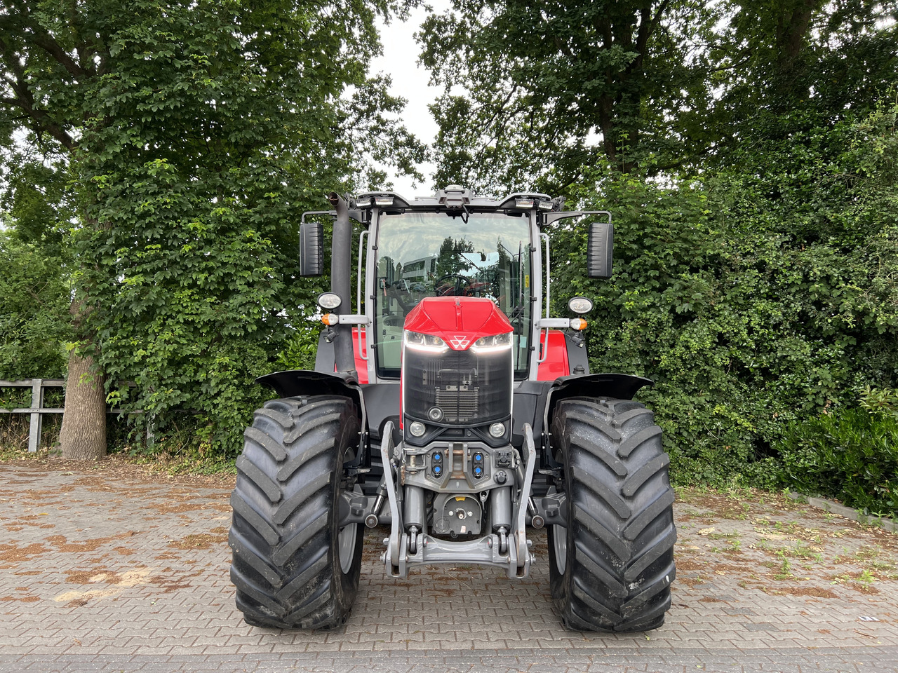 Massey Ferguson 8S.225 Dyne E-power - Traktor: 5 kép. Massey Ferguson 8S.225 Dyne E-power - Traktor: 5 kép.