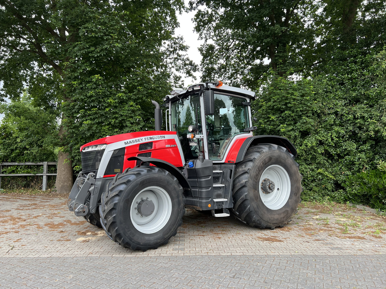 Massey Ferguson 8S.225 Dyne E-power - Traktor: 1 kép. Massey Ferguson 8S.225 Dyne E-power - Traktor: 1 kép.