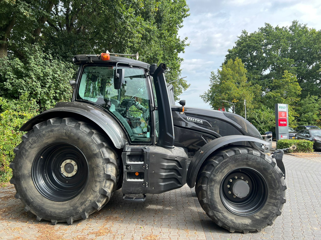 VALTRA T174 Versu - Traktor: 4 kép. VALTRA T174 Versu - Traktor: 4 kép.
