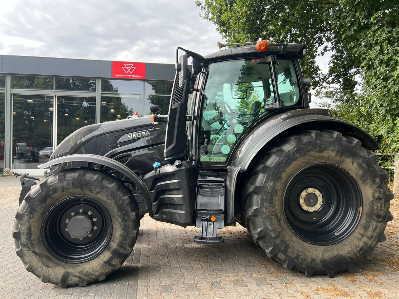 VALTRA T174 Versu - Traktor: 2 kép. VALTRA T174 Versu - Traktor: 2 kép.