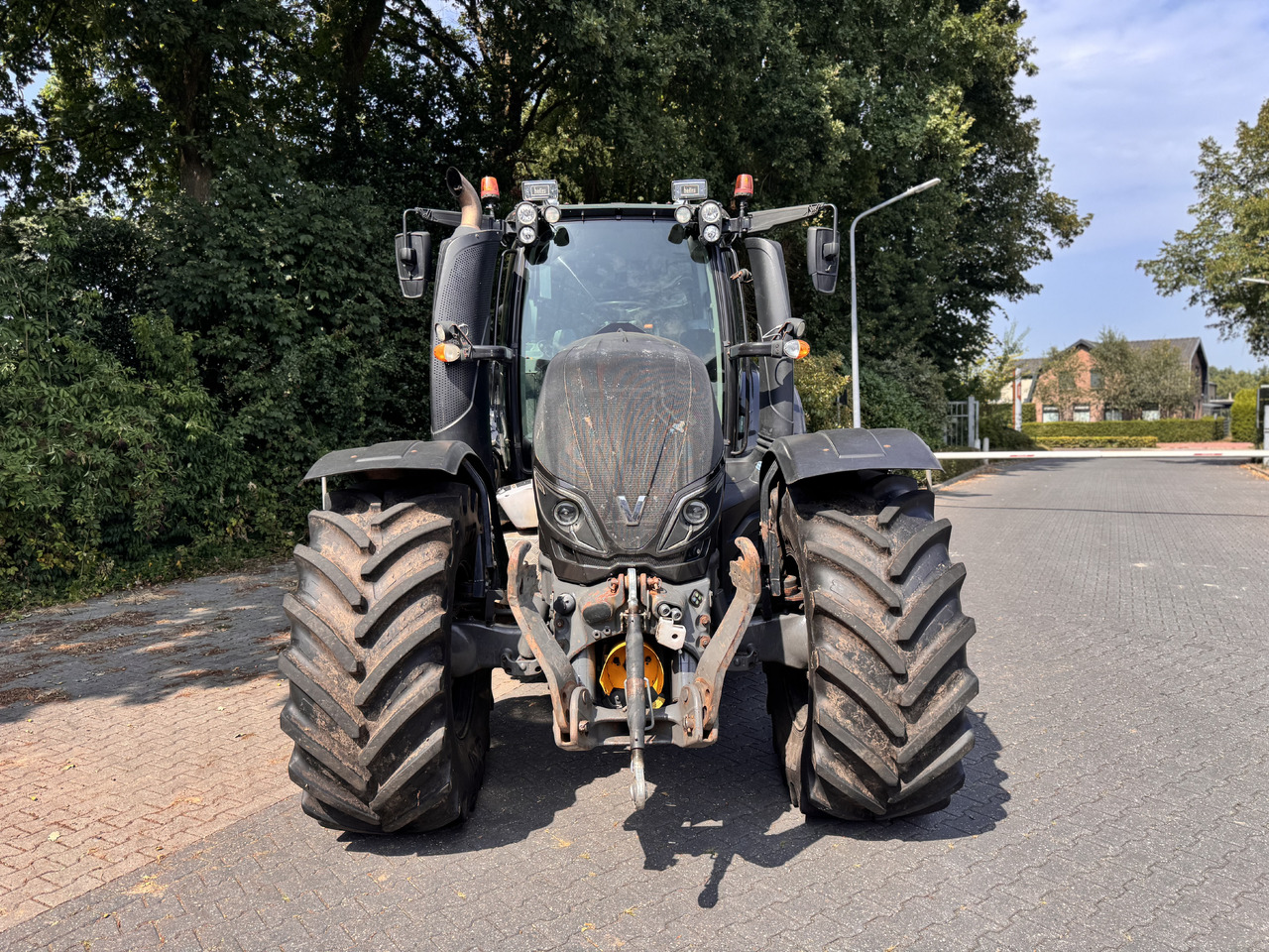 VALTRA T214 Direct - Traktor: 4 kép. VALTRA T214 Direct - Traktor: 4 kép.