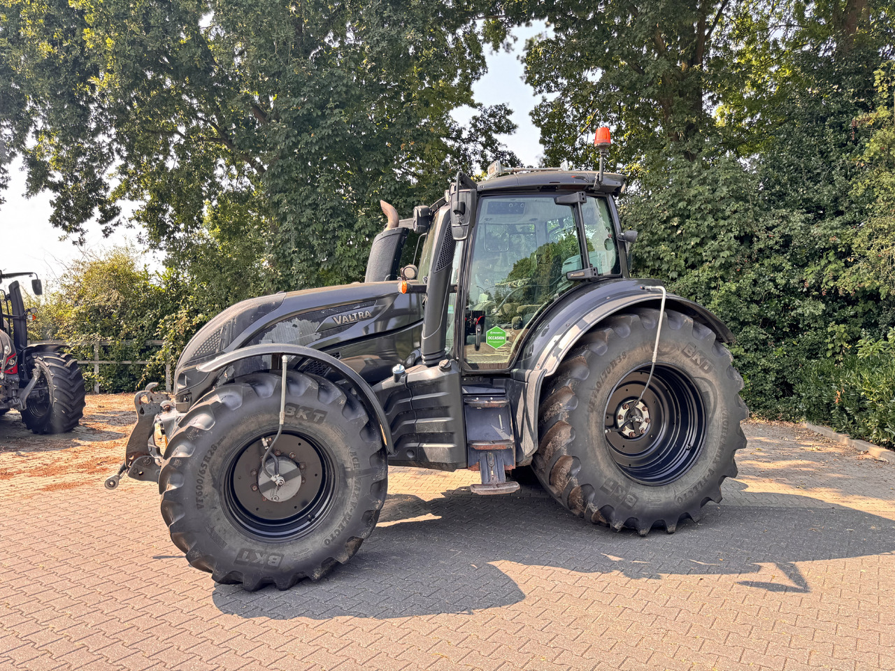 VALTRA T214 Direct - Traktor: 2 kép. VALTRA T214 Direct - Traktor: 2 kép.