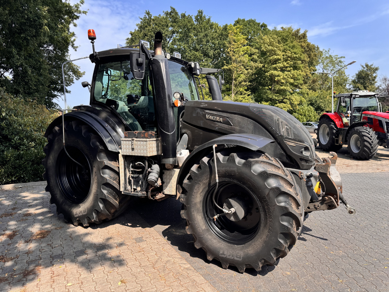 VALTRA T214 Direct - Traktor: 3 kép. VALTRA T214 Direct - Traktor: 3 kép.