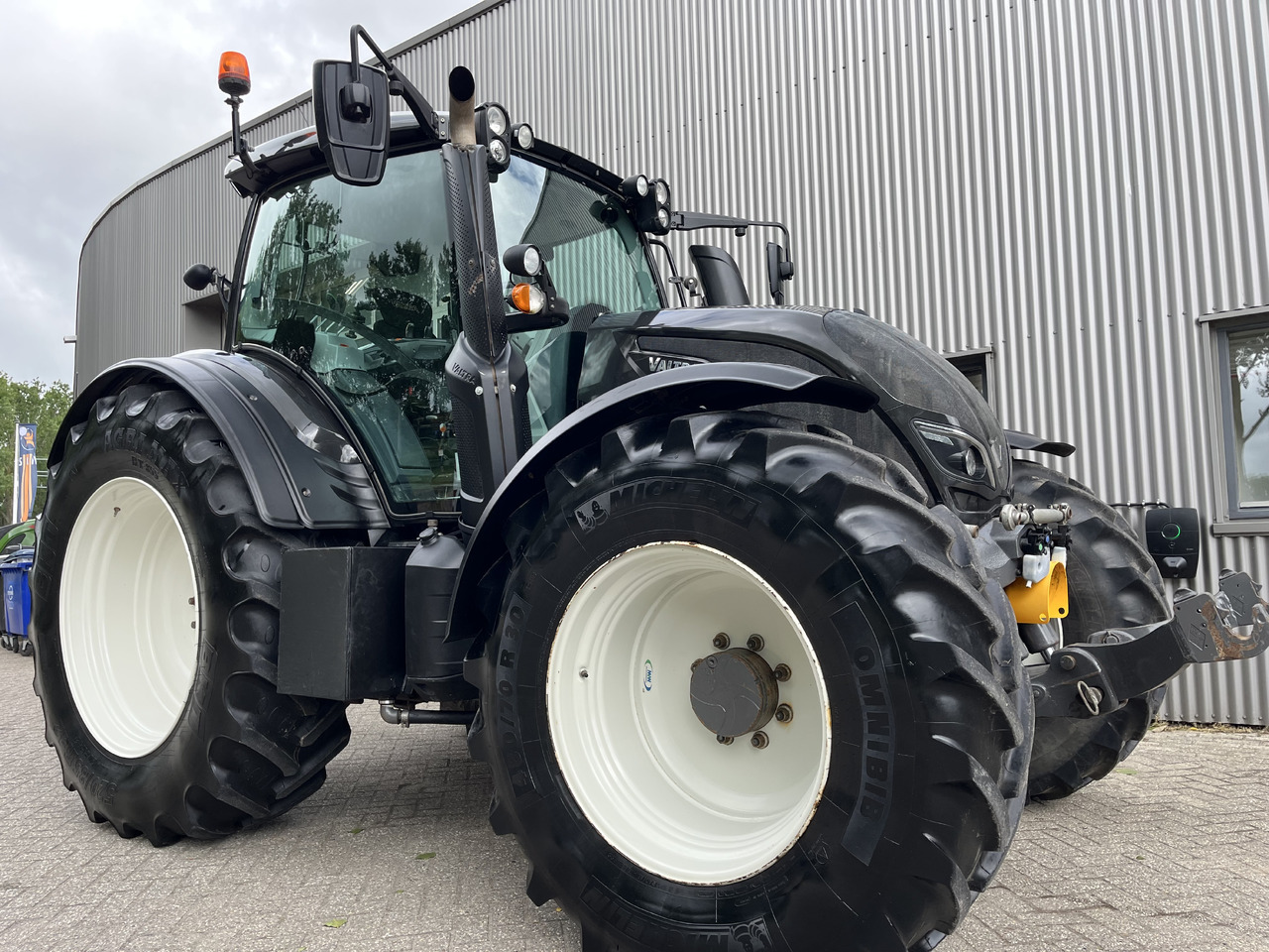 Valtra N174 Active - Traktor: 1 kép. Valtra N174 Active - Traktor: 1 kép.