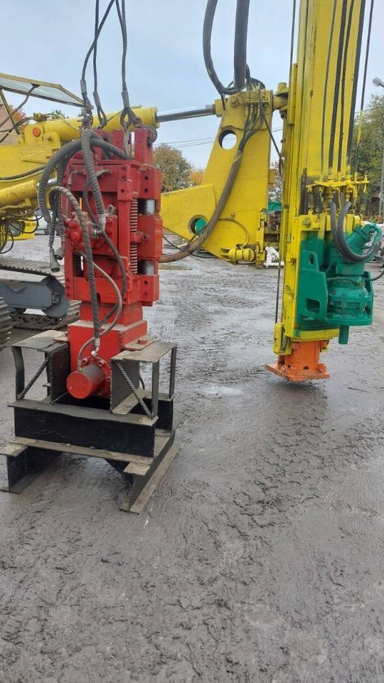 ABI RE 8000 (O&K RH 6) no mobilram tm bauer rtg rg bg - Cölöpverő: 3 kép. ABI RE 8000 (O&K RH 6) no mobilram tm bauer rtg rg bg - Cölöpverő: 3 kép.