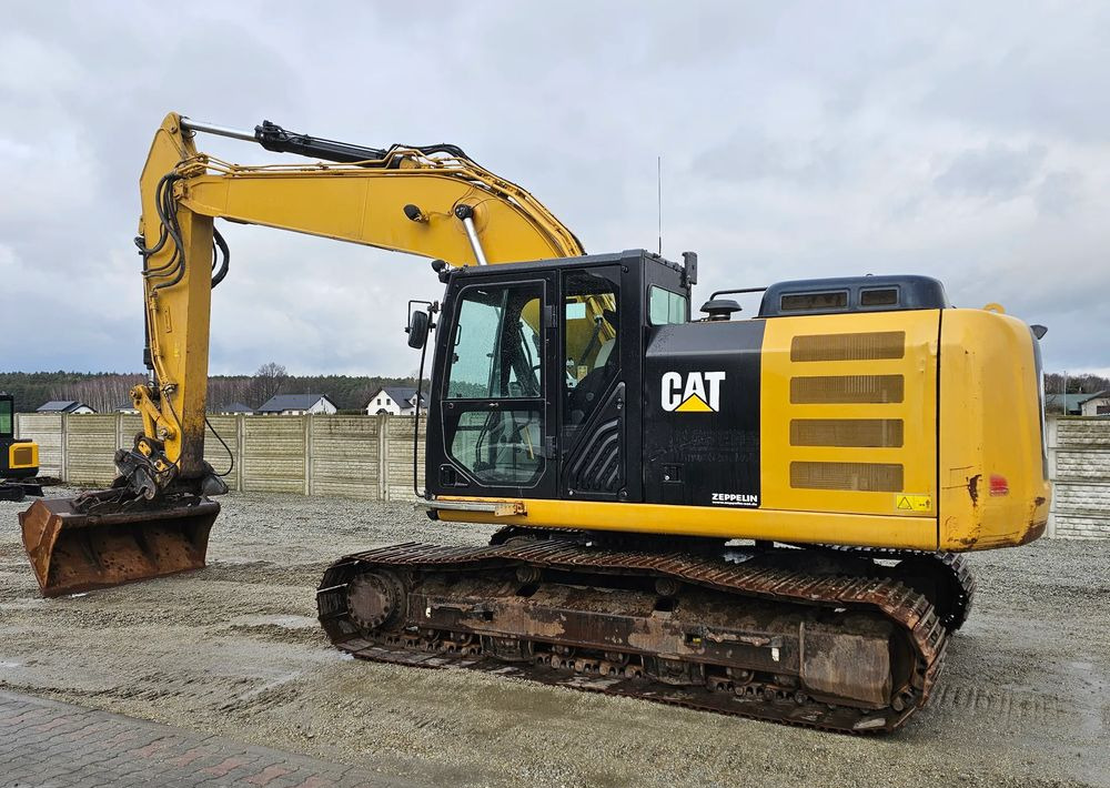 Caterpillar 320 FL, 2017 ROK, 8500 MTH - Lánctalpas kotró: 3 kép. Caterpillar 320 FL, 2017 ROK, 8500 MTH - Lánctalpas kotró: 3 kép.