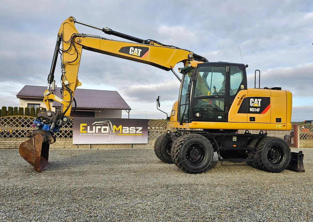 Caterpillar M314F, 2019 ROK, 5600 MTH, GŁOWICA SMP - Gumikerekes kotró: 3 kép. Caterpillar M314F, 2019 ROK, 5600 MTH, GŁOWICA SMP - Gumikerekes kotró: 3 kép.