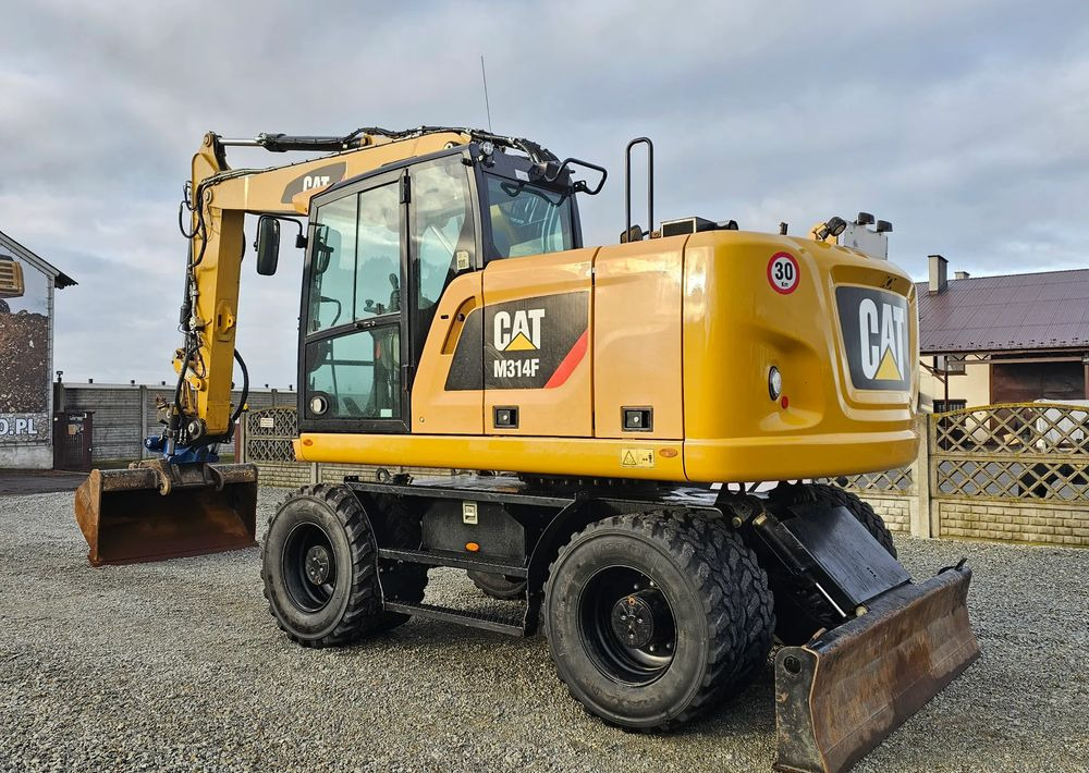 Caterpillar M314F, 2019 ROK, 5600 MTH, GŁOWICA SMP - Gumikerekes kotró: 5 kép. Caterpillar M314F, 2019 ROK, 5600 MTH, GŁOWICA SMP - Gumikerekes kotró: 5 kép.