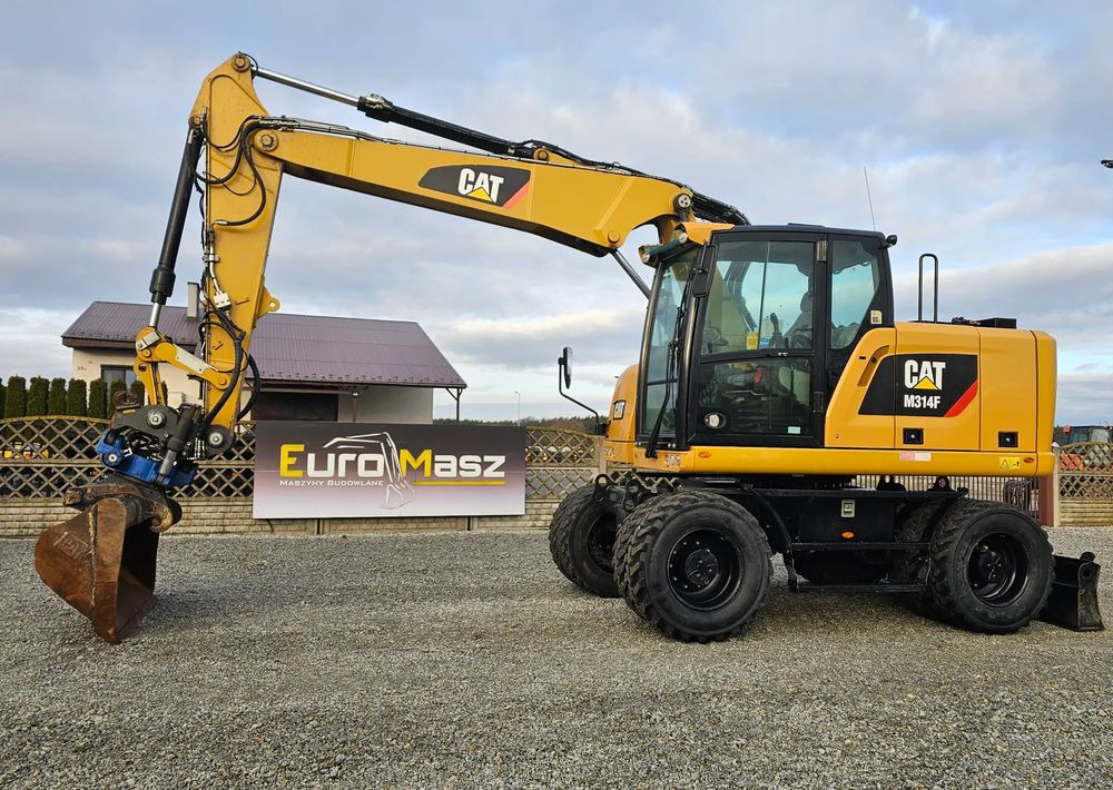Caterpillar M314F, 2019 ROK, 5600 MTH, GŁOWICA SMP - Gumikerekes kotró: 1 kép. Caterpillar M314F, 2019 ROK, 5600 MTH, GŁOWICA SMP - Gumikerekes kotró: 1 kép.