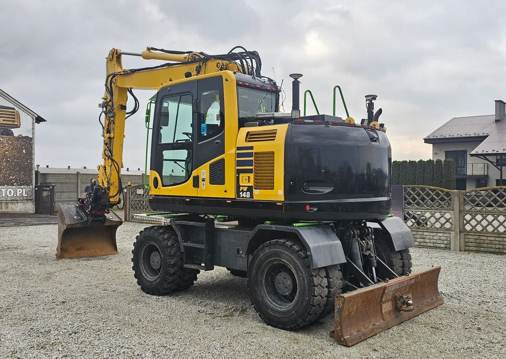 Komatsu PW 148-10, 2016 ROK, SYSTEM LEICA 3D - Gumikerekes kotró: 3 kép. Komatsu PW 148-10, 2016 ROK, SYSTEM LEICA 3D - Gumikerekes kotró: 3 kép.