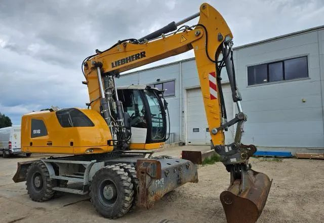 Liebherr A 916 Litronic, 2019 ROK, PODPORY + PŁUG, 6100 MTH - Gumikerekes kotró: 1 kép. Liebherr A 916 Litronic, 2019 ROK, PODPORY + PŁUG, 6100 MTH - Gumikerekes kotró: 1 kép.