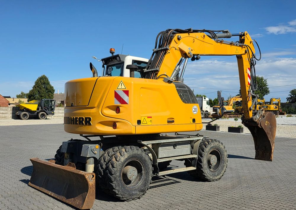 Liebherr A914 COMPACT, 2015 ROK, SW 48 szybkozłącze - Gumikerekes kotró: 5 kép. Liebherr A914 COMPACT, 2015 ROK, SW 48 szybkozłącze - Gumikerekes kotró: 5 kép.
