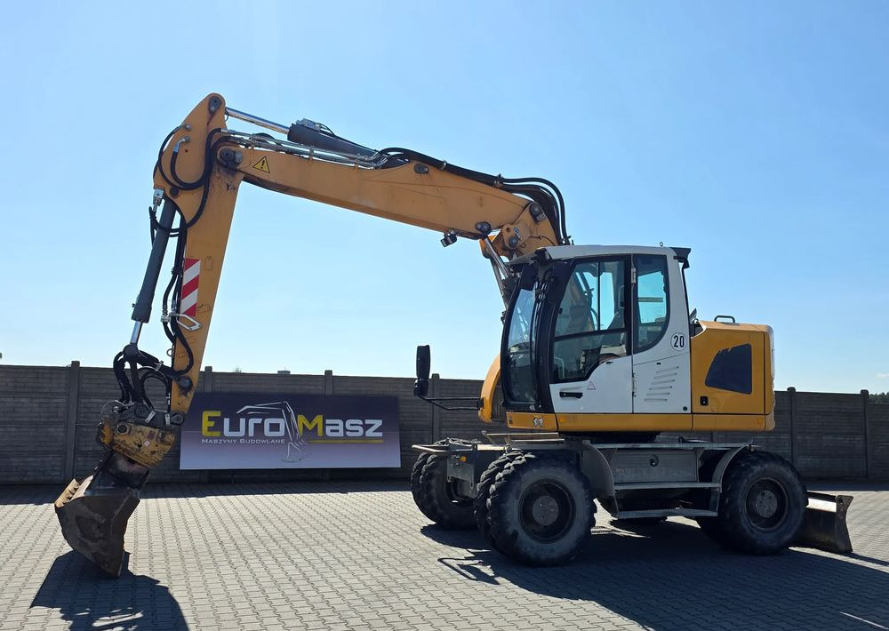 Liebherr A918 COMPACT, 2014 ROK, SW 48 LIKUFIX szybkozłącze - Gumikerekes kotró: 1 kép. Liebherr A918 COMPACT, 2014 ROK, SW 48 LIKUFIX szybkozłącze - Gumikerekes kotró: 1 kép.