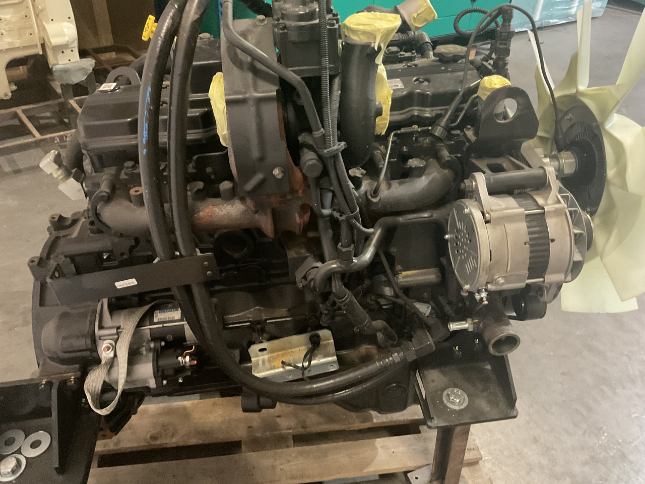 Cummins B6.7 - Motor: 5 kép. Cummins B6.7 - Motor: 5 kép.