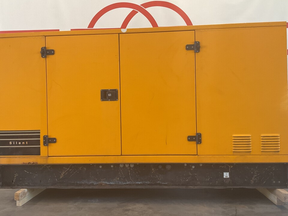 John Deere 4045TF157, 135 KVA generator set. Low hours and tested - Áramfejlesztő: 2 kép. John Deere 4045TF157, 135 KVA generator set. Low hours and tested - Áramfejlesztő: 2 kép.