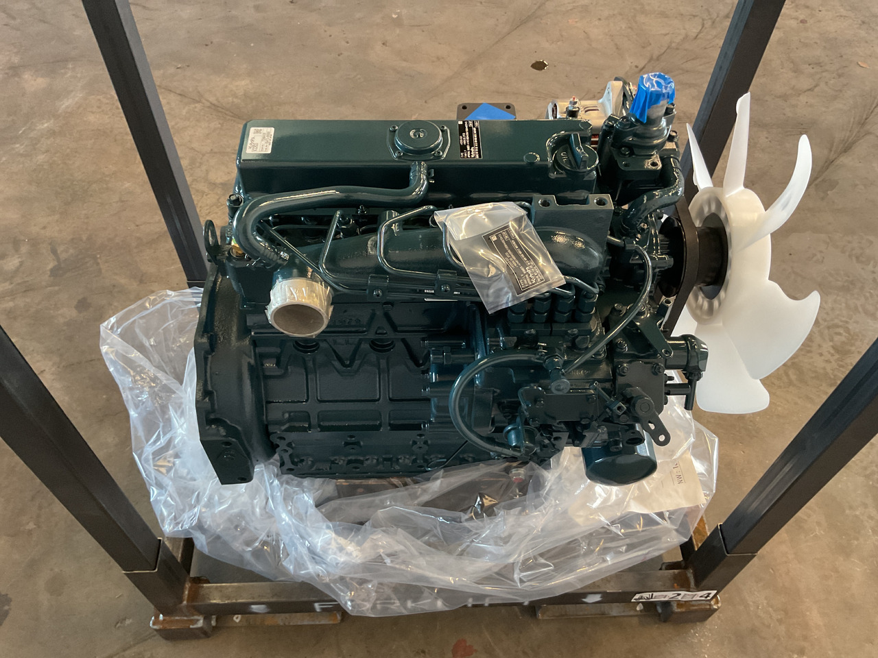 Kubota V2203-EU1, brand new and complete - Motor: 4 kép. Kubota V2203-EU1, brand new and complete - Motor: 4 kép.