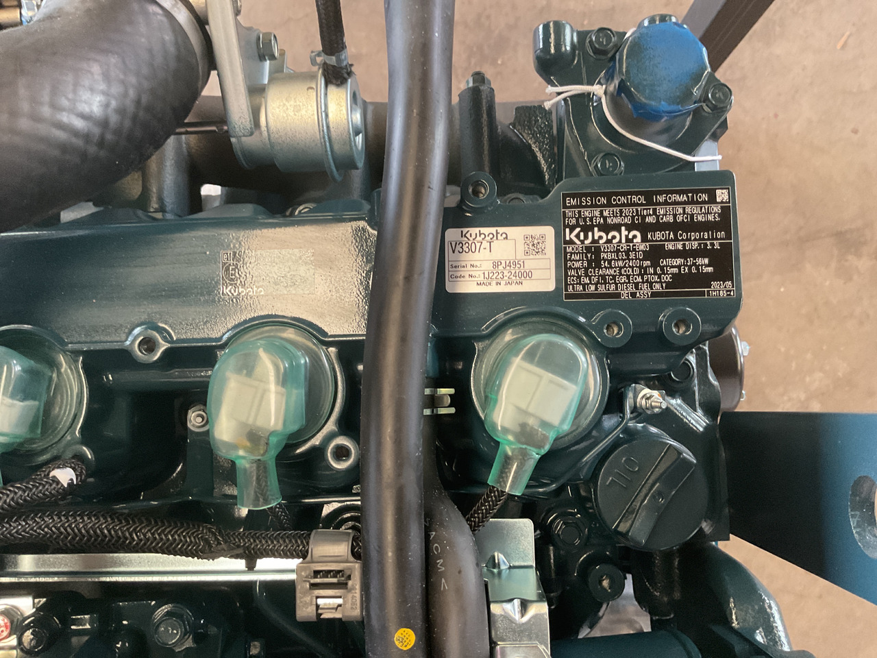 Kubota  V3307 CR-T - Motor: 4 kép. Kubota  V3307 CR-T - Motor: 4 kép.