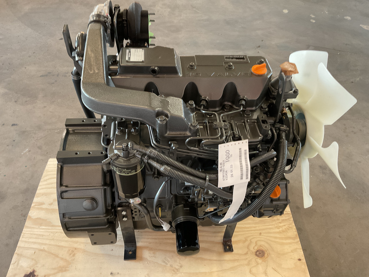 Yanmar 4TN106T - Motor: 5 kép. Yanmar 4TN106T - Motor: 5 kép.