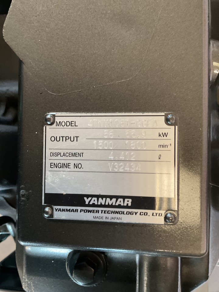 Yanmar 4TN106T - Motor: 3 kép. Yanmar 4TN106T - Motor: 3 kép.
