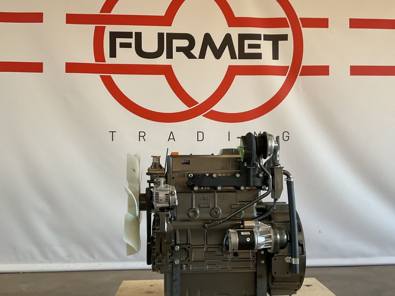 Yanmar 4TN106T - Motor: 2 kép. Yanmar 4TN106T - Motor: 2 kép.