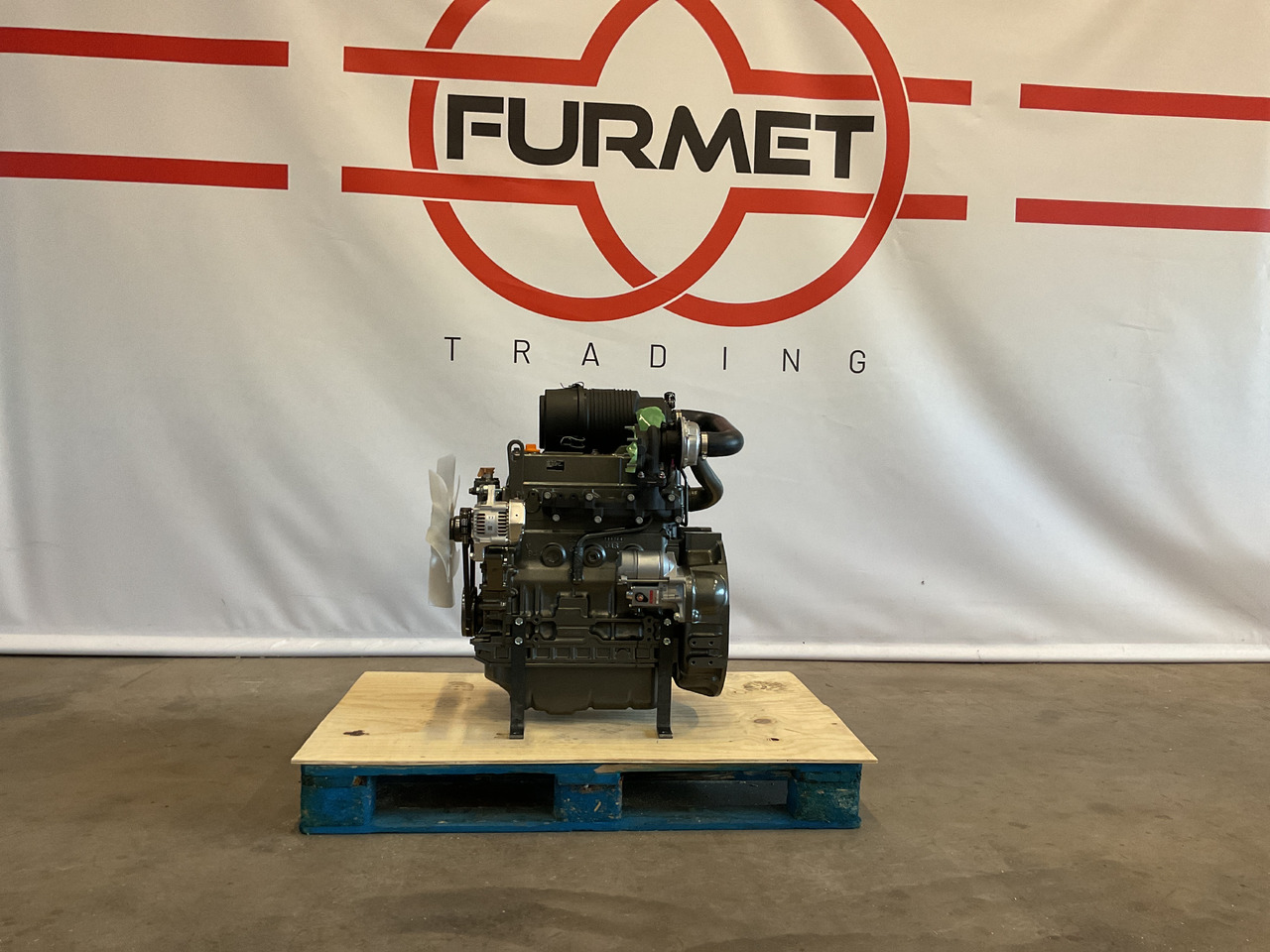 Yanmar 4TNV84T - Motor: 1 kép. Yanmar 4TNV84T - Motor: 1 kép.