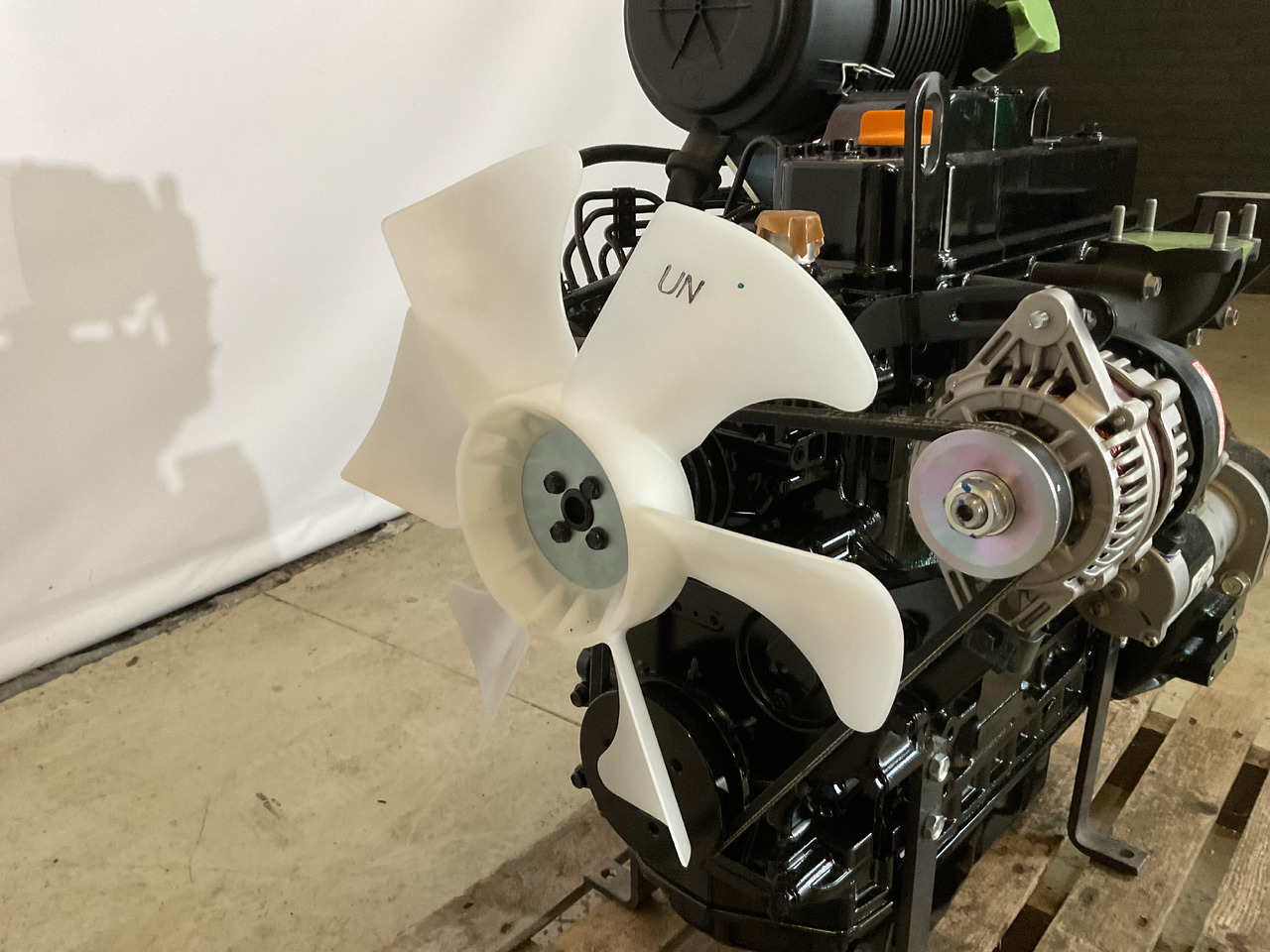 Yanmar 4TNV88 - Motor: 5 kép. Yanmar 4TNV88 - Motor: 5 kép.