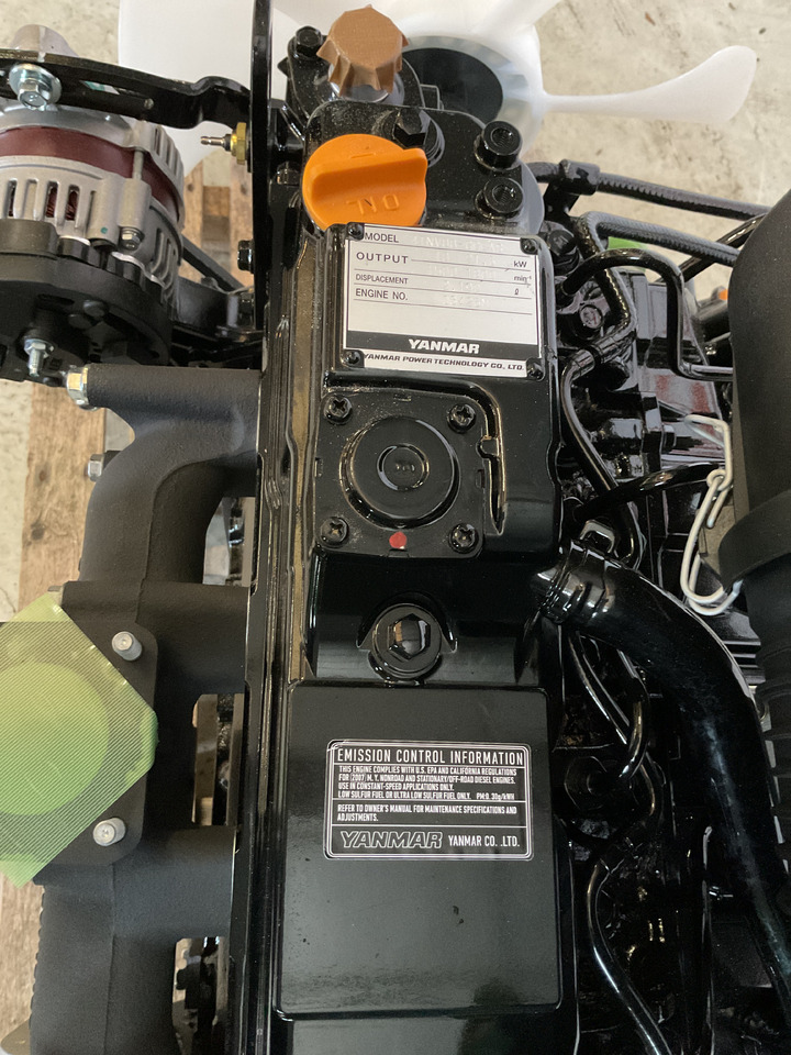 Yanmar 4TNV88 - Motor: 3 kép. Yanmar 4TNV88 - Motor: 3 kép.