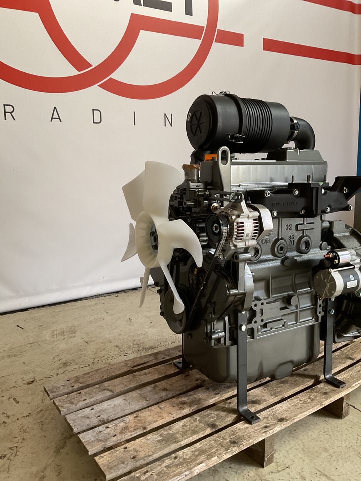 Yanmar 4TNV98 - Motor: 5 kép. Yanmar 4TNV98 - Motor: 5 kép.