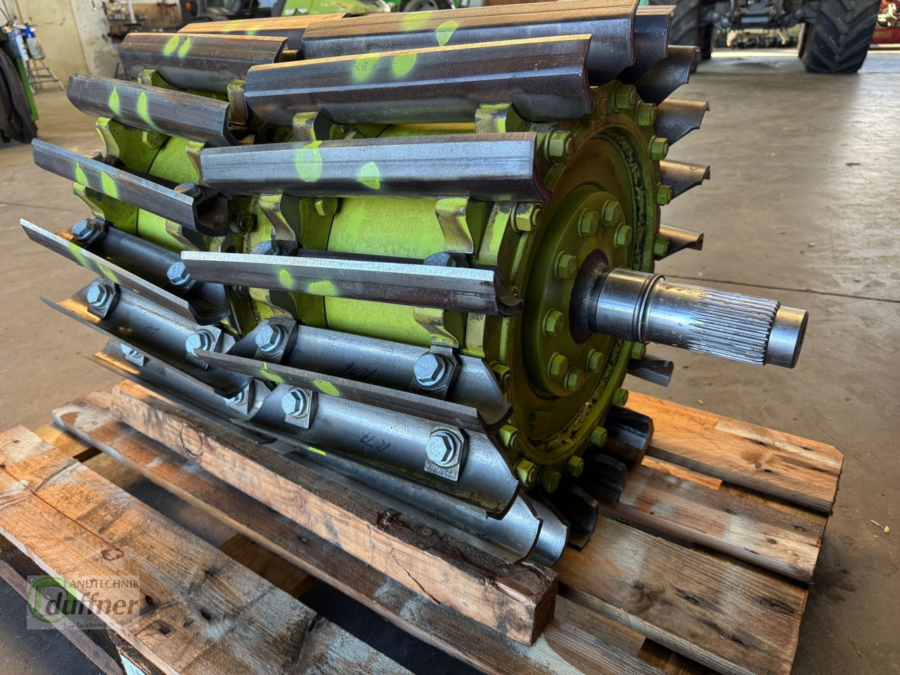 CLAAS Messertrommel V-Max 36 Jaguar - Alkatrész - Betakarító gép: 1 kép. CLAAS Messertrommel V-Max 36 Jaguar - Alkatrész - Betakarító gép: 1 kép.