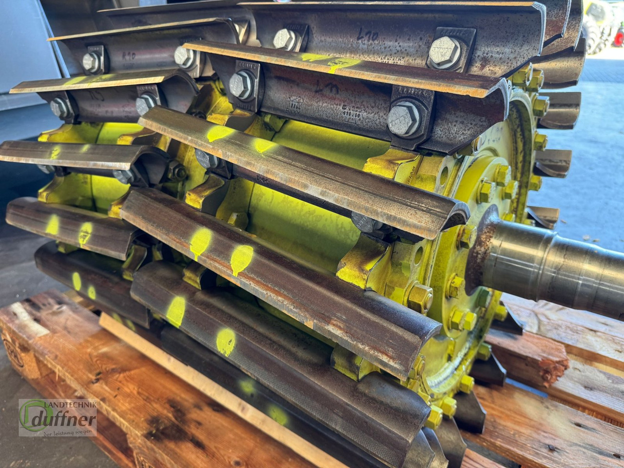 CLAAS Messertrommel V-Max 36 Jaguar - Alkatrész - Betakarító gép: 2 kép. CLAAS Messertrommel V-Max 36 Jaguar - Alkatrész - Betakarító gép: 2 kép.