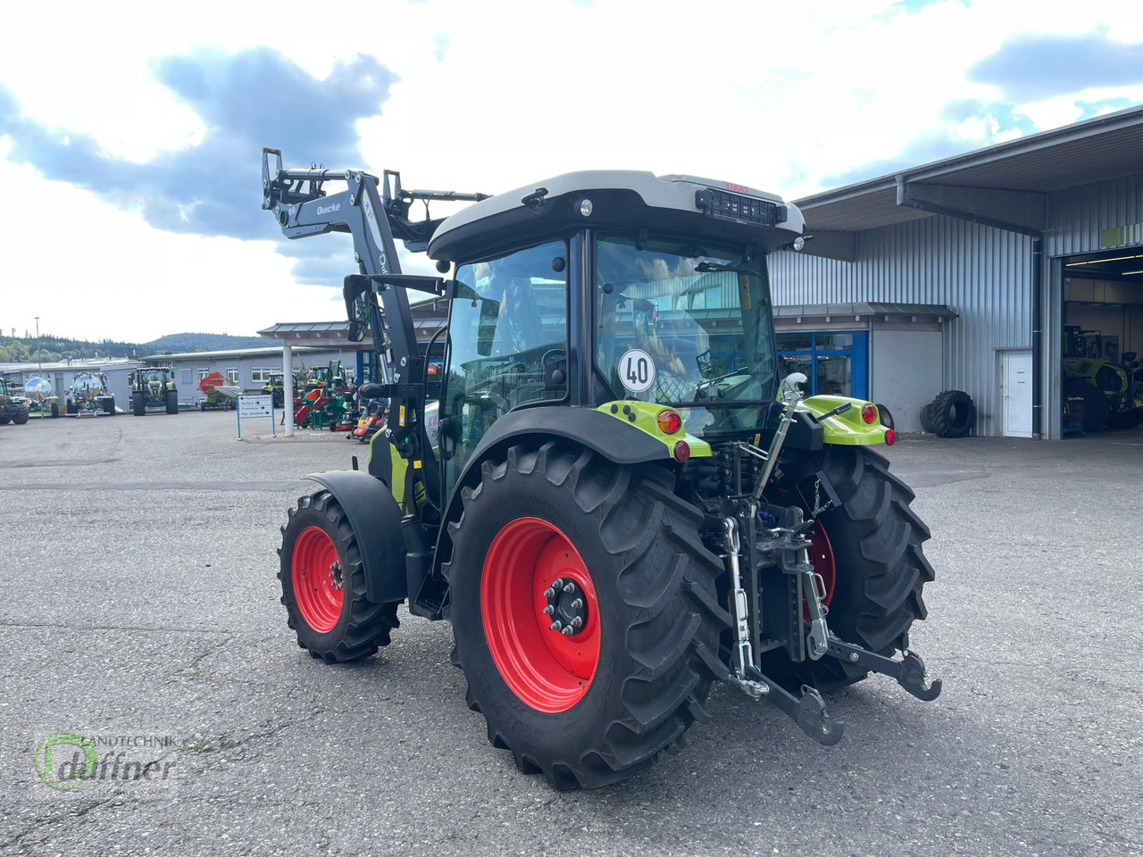 CLAAS Atos 220 C mit Quicke X3S Performance - Traktor: 3 kép. CLAAS Atos 220 C mit Quicke X3S Performance - Traktor: 3 kép.