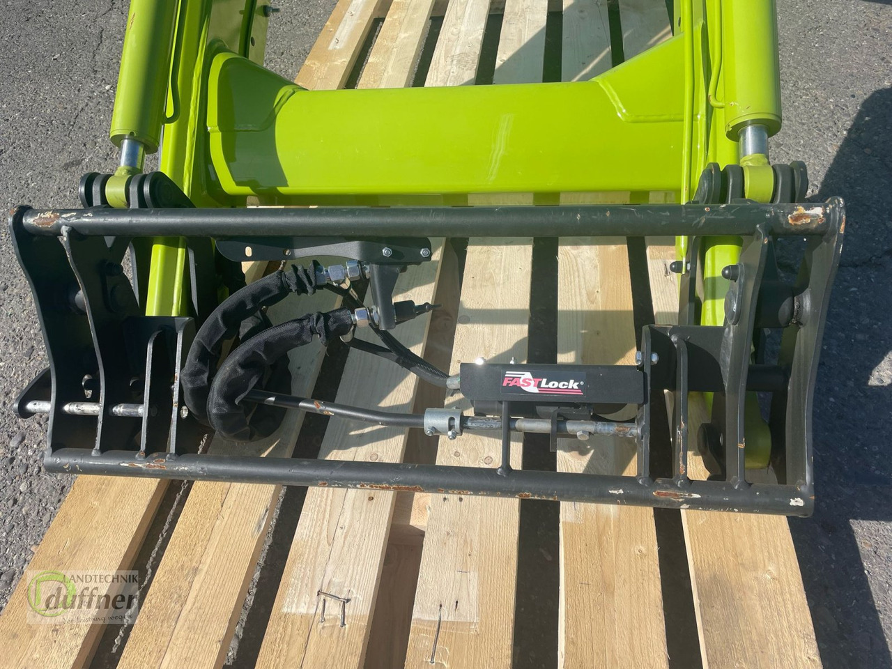 CLAAS FL 100 - Homlokrakodó traktorhoz: 5 kép. CLAAS FL 100 - Homlokrakodó traktorhoz: 5 kép.
