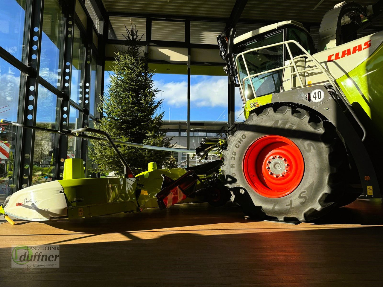 CLAAS Jaguar 970 - Önjáró szecskázógép: 1 kép. CLAAS Jaguar 970 - Önjáró szecskázógép: 1 kép.