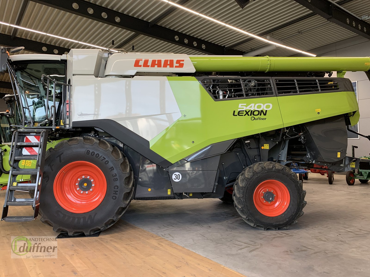 CLAAS Lexion 5400 - Kombájn: 4 kép. CLAAS Lexion 5400 - Kombájn: 4 kép.