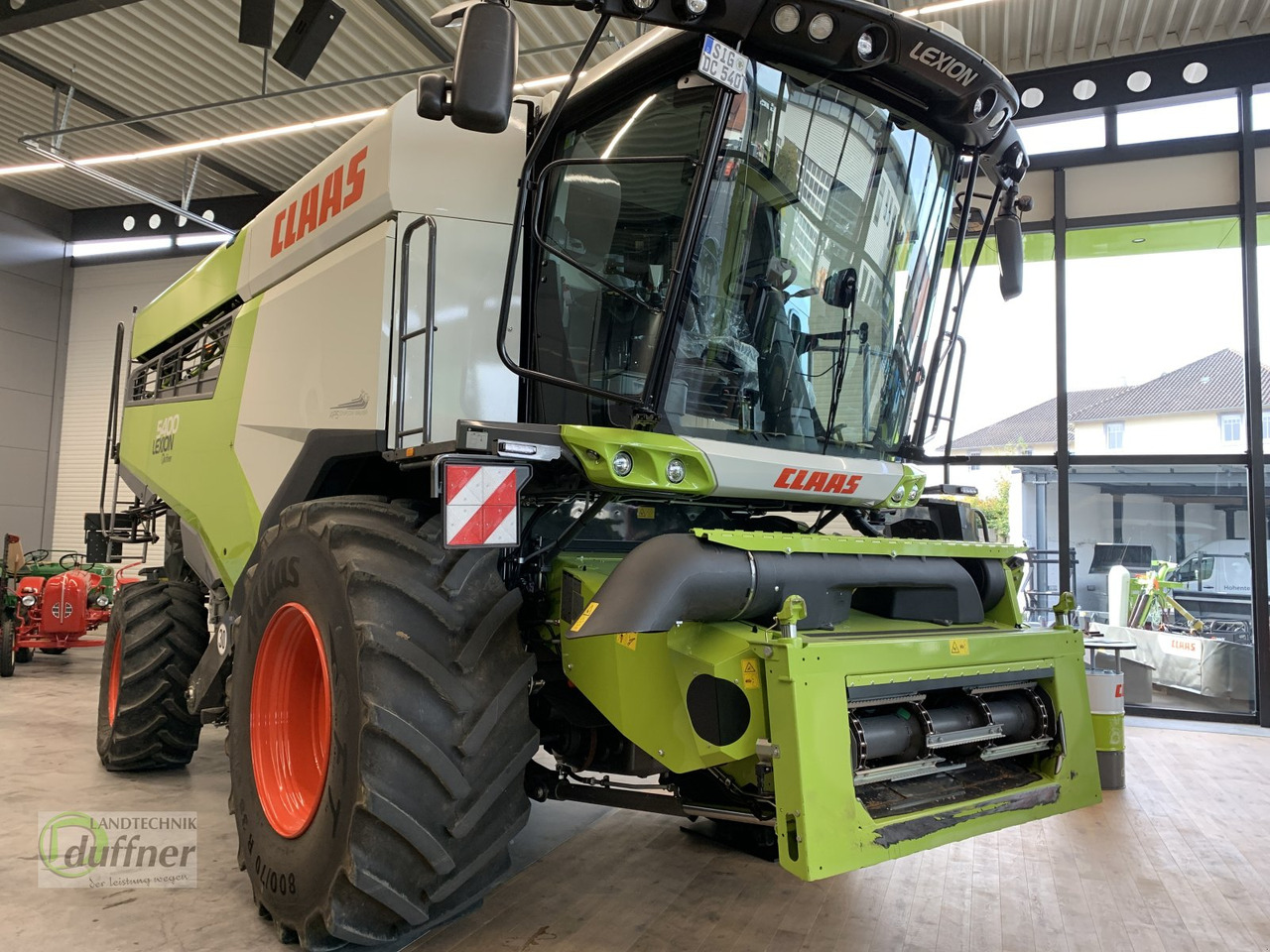 CLAAS Lexion 5400 - Kombájn: 1 kép. CLAAS Lexion 5400 - Kombájn: 1 kép.